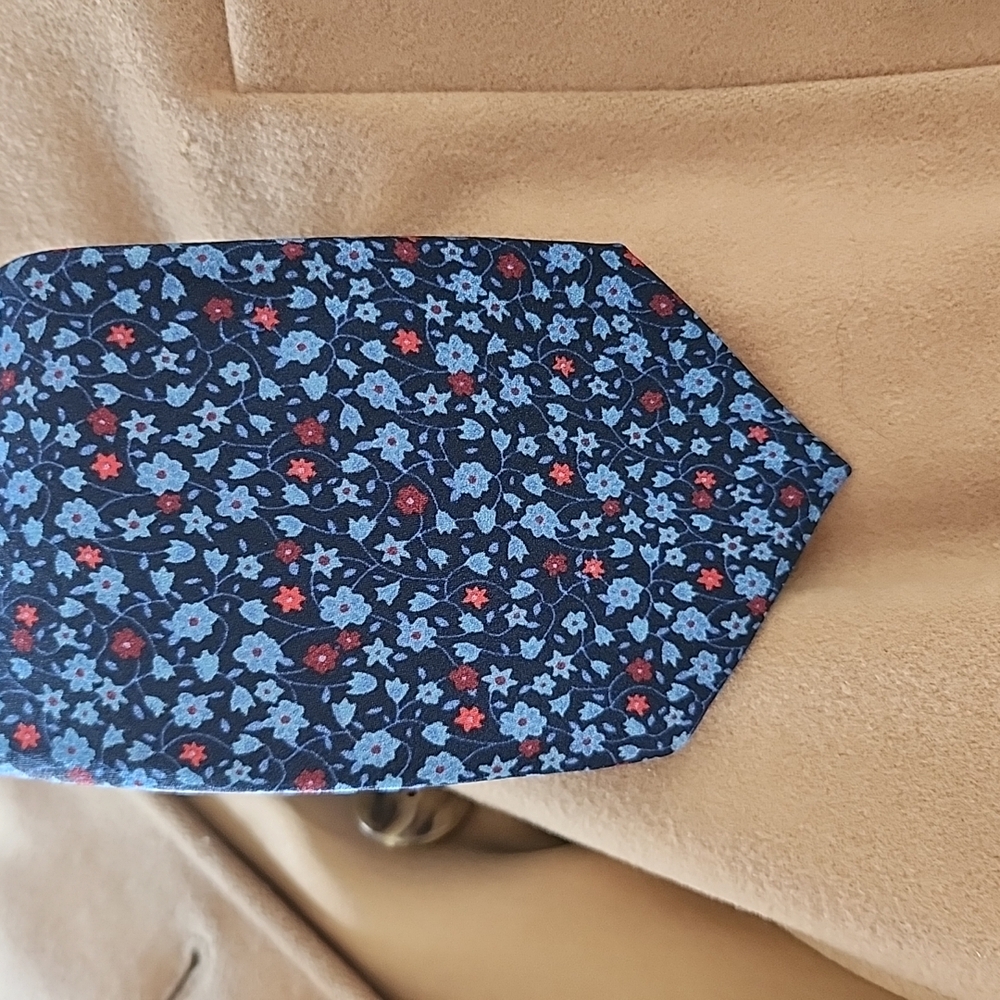 Floral Patterned Silk Tie in Blue and Red